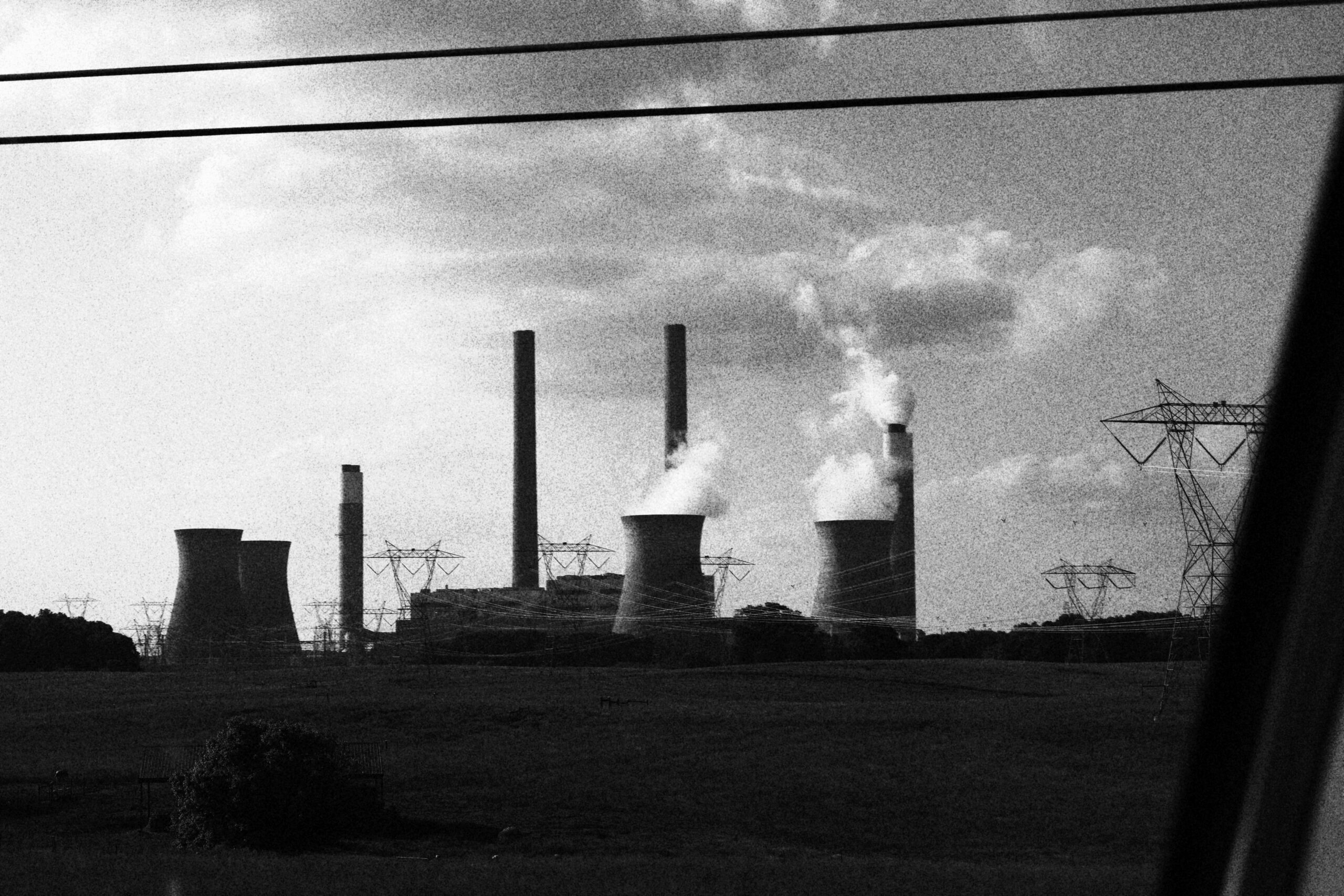 Kohlekraftwerk mit starkem CO₂-Ausstoß – fossile Grundlage vieler Fernwärmenetze