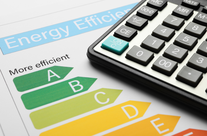 Energiepreise 2035 für Mehrfamilienhäuser: Berechnung steigender Strom- und Gaskosten für Vermieter und Mieter